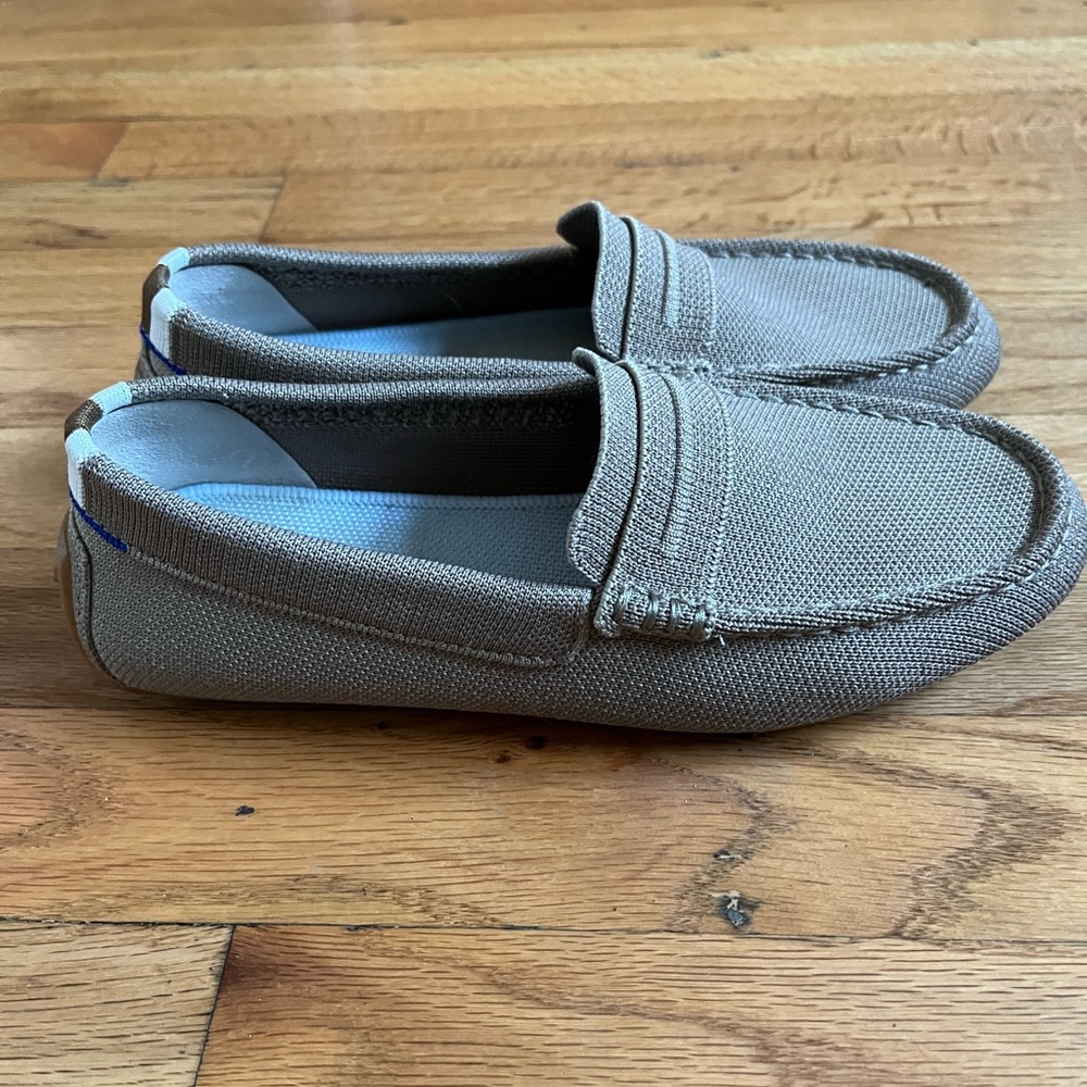 Rothys womens size 7 driver flat in color: latte.